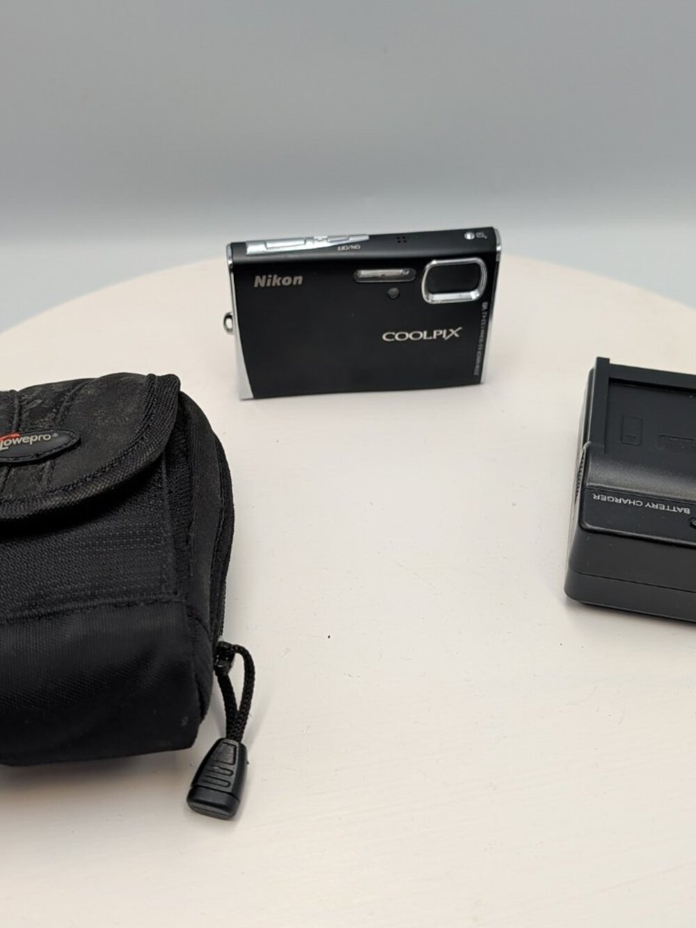 Nikon COOLPIX S51 8.1MP Digital Camera W Charger & Case Bag Working Black Silver
